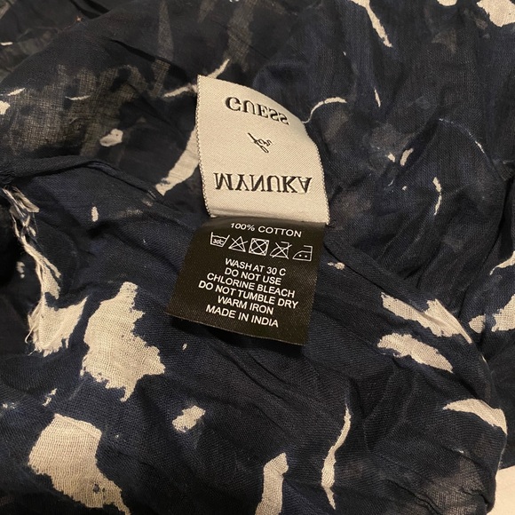 GUESS Navy Printed Scarf 100% Cotton - Picture 2 of 5